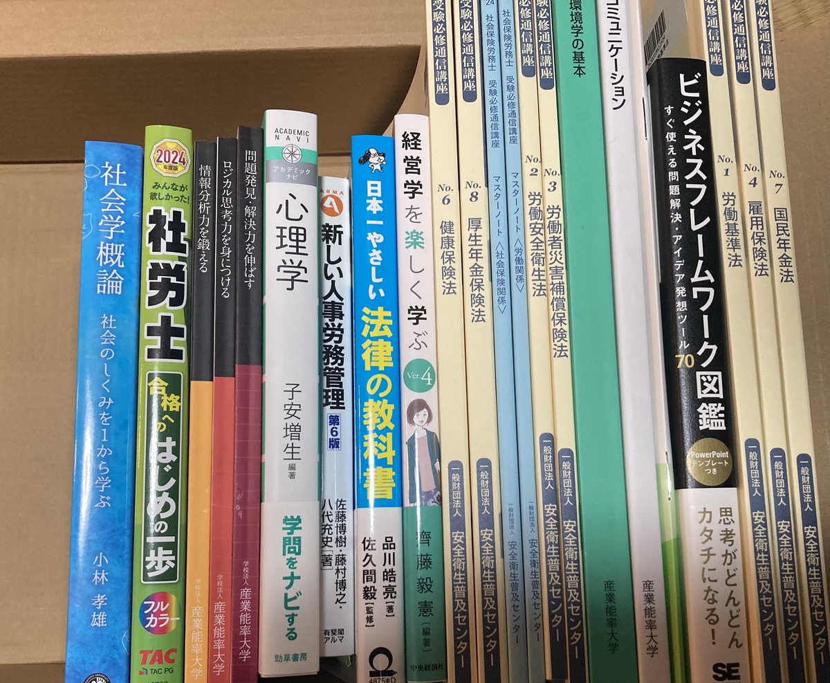 少なそうに見えて、内容なかなかのボリューム。頑張れるかわからないけど、新しいこと学ぶのは楽しみ😊