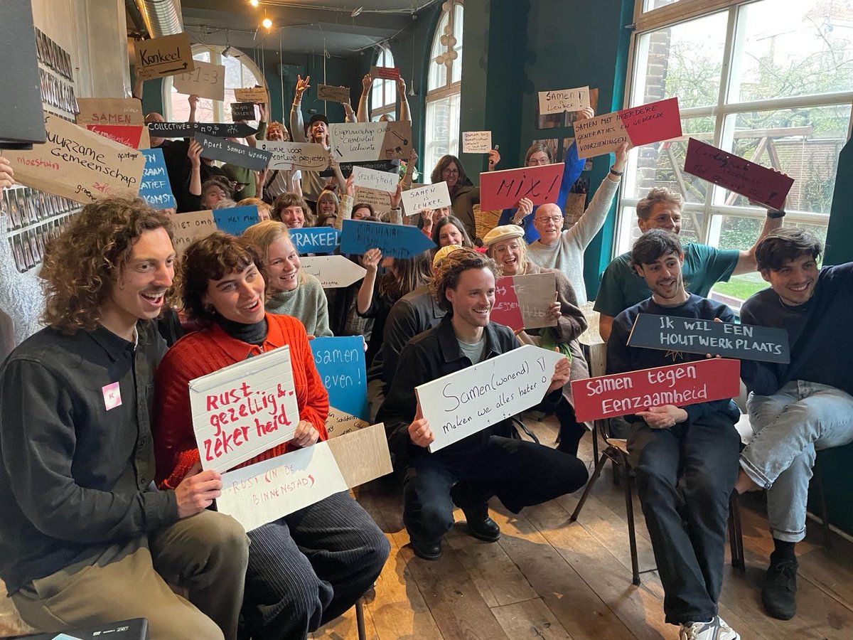 Afgelopen zaterdag in Pander: Bijeenkomst van nieuwe wooncoöperatie Het Krakeel. De energie spat er van af. Heel goed dat jonge mensen zelf initiatief nemen. Veel succes!