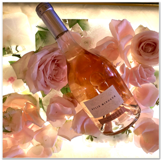 Rose-petal dreams 💐💫@kylieminoguewines divine Côtes de Provence Rosé