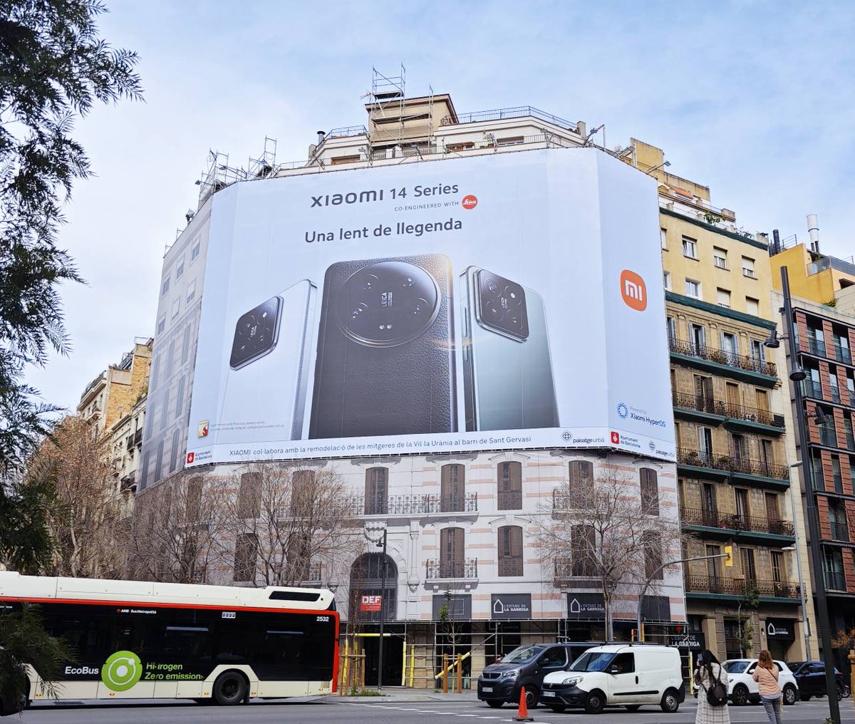 leijun's tweet photo. The #Xiaomi14Series illuminating Barcelona. Anyone there to catch a glimpse? https://t.co/ZFzCebRf9K