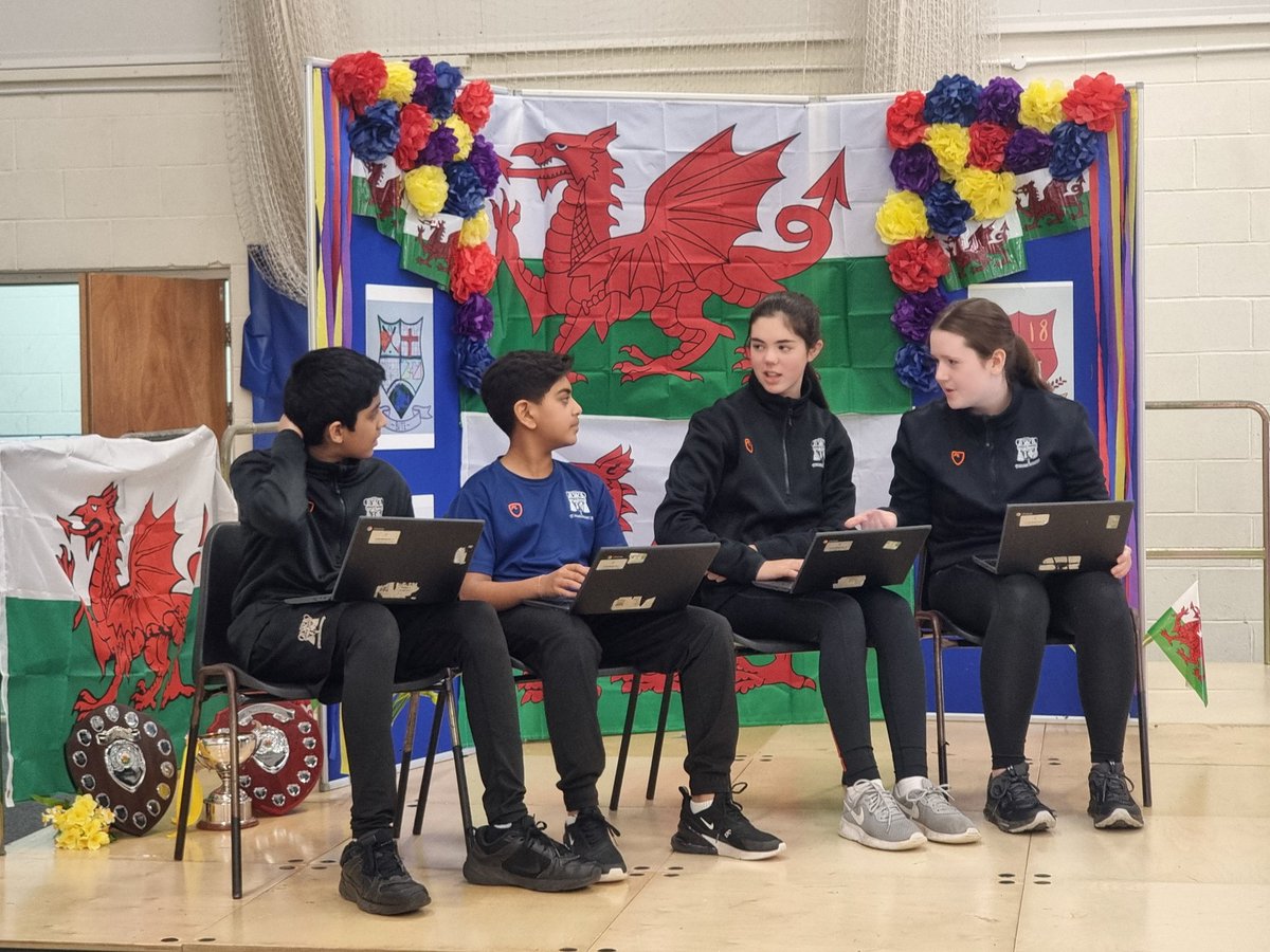 SJC_Languages's tweet photo. The second round of the House Quiz saw #SJCDeLaSalle pitted against #SJCMostyn 💙❤️ with Mostyn taking the win! They will now face #SJCStDavids in the final. Da iawn Mostyn! #SJCEisteddfod #SJCWelsh #SJCSeniors #SJCFamily #SJCFromTheHeart https://t.co/3JvjUArBbr