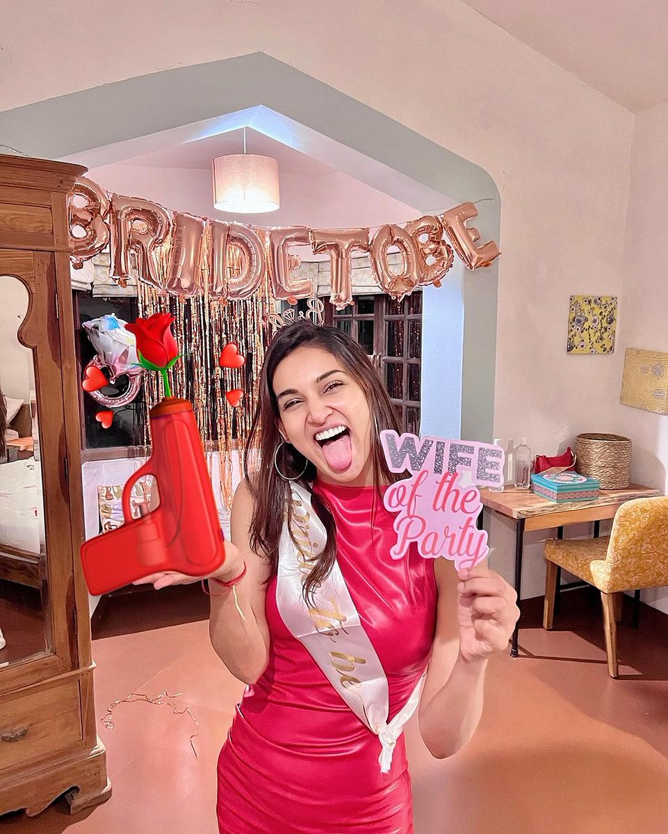 DelhiTimesTweet's tweet photo. #MuktiMohan shares pictures from her #Bachelorette trip

@thisIsMukti @MohanShakti #MuktiMohan #ShaktiMohan #MohanSisters #HappyBride #TrendingNow #Trending https://t.co/IjdRAlv0yf