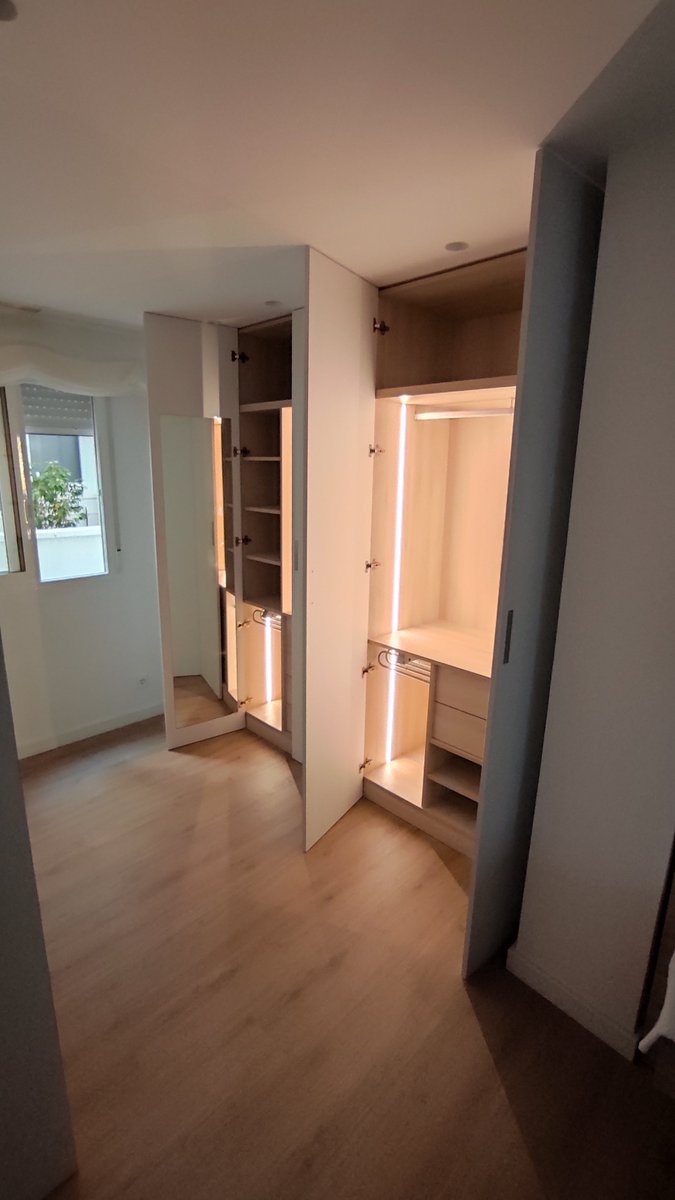 En Vikkerbaün diseñamos nuestros armarios empotrados pensando en todas tu necesidades como pantaloneras o espejos.

#vikkerbaun #elche #armarios #armariosamedida #armariosempotrados #closet #closetdesign #diseñodeinteriores #diseñodearmarios #dormitorios #dormitoriosdediseño