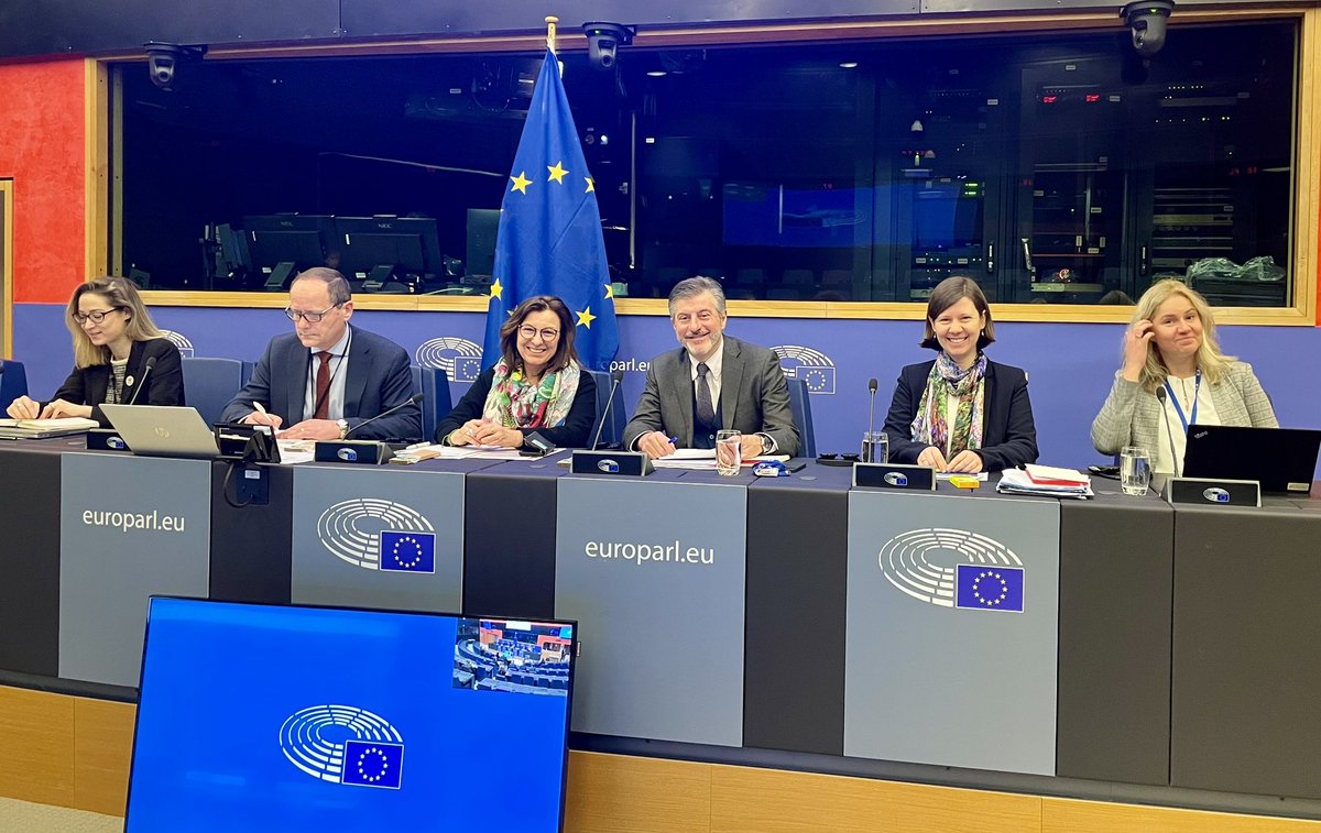 Thanks to our President @MetzTilly + the speakers @andreagavinelli, @LucieCarrouee, @Georgia_Diamant, & Alicja Mużnik for a great session on this important proposal for the protection of cats& dogs👏 Watch the recording: bit.ly/3IkXIHr