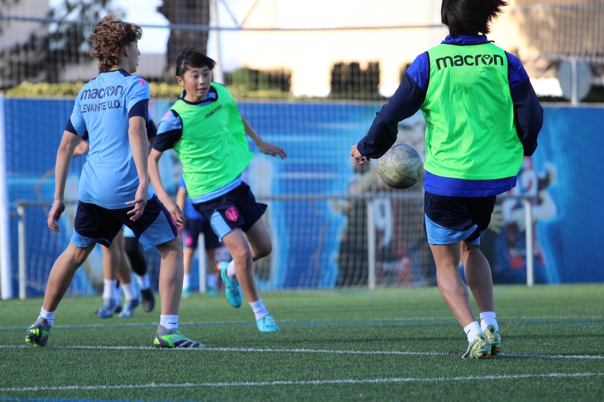 WakatakeGroupJP's tweet image. どんな時も最高の自分を！✨

我々はどんな日でも必ず毎日、自分自身のベストを更新するチャンスを持っています😉…もちろん今日2月29日も！🫡

⚽@LevanteUD アカデミーではこのマインドセットのもと、選手たちが日々成長しています！

#immersionprograms #OrgullGranota

#VamosWakatake