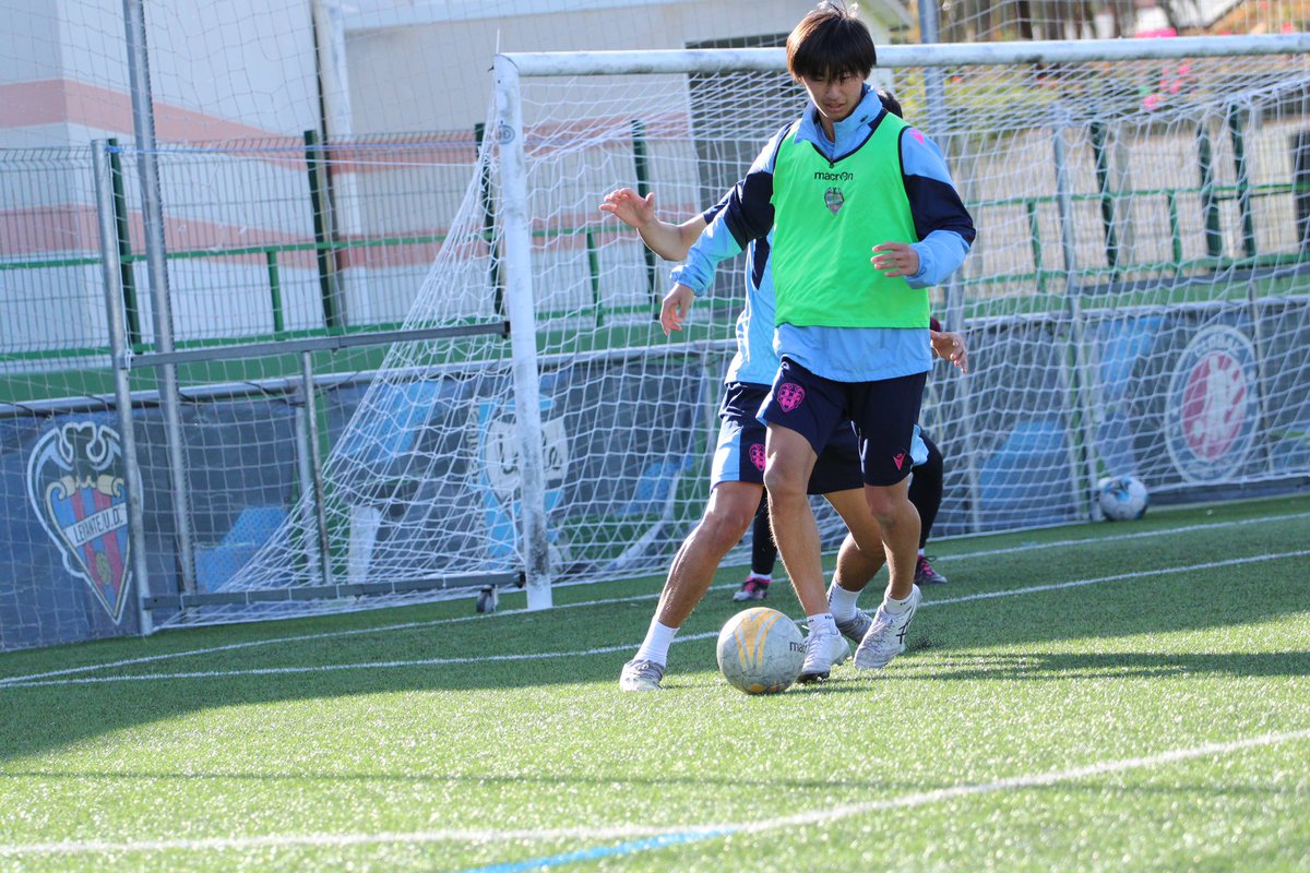 WakatakeGroupJP's tweet image. どんな時も最高の自分を！✨

我々はどんな日でも必ず毎日、自分自身のベストを更新するチャンスを持っています😉…もちろん今日2月29日も！🫡

⚽@LevanteUD アカデミーではこのマインドセットのもと、選手たちが日々成長しています！

#immersionprograms #OrgullGranota

#VamosWakatake