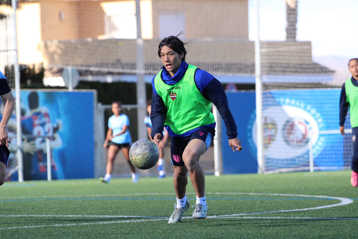 WakatakeGroupJP's tweet image. どんな時も最高の自分を！✨

我々はどんな日でも必ず毎日、自分自身のベストを更新するチャンスを持っています😉…もちろん今日2月29日も！🫡

⚽@LevanteUD アカデミーではこのマインドセットのもと、選手たちが日々成長しています！

#immersionprograms #OrgullGranota

#VamosWakatake