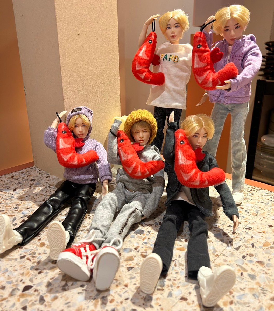 jinBTS743409's tweet photo. 今日のジンペンズ~も
楽しかった~😗💕
ヨボセヨ🦐
マテルJINくんが
揃い組でめっちゃ かわいいし~🤣
🦐調達~ ありがとう~😂
#ジンペンズ
#gingirl ←やってみた😆 https://t.co/QDdi6sGtQ9