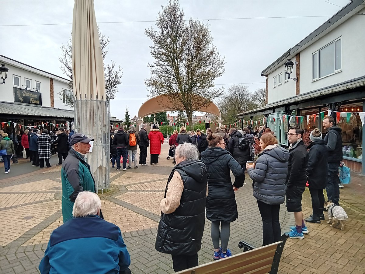 fcc_markets's tweet photo. Dirwnod marchnad, Tower Gardens Holywell.
Market day, Tower Gardens Treffynnon.
Bara Brith unrhyw un?
Bara Brith anyone?
#randomactofwelshness
@fflintawrecsam @walesdotcom @TTD_NW @NWalesSocial https://t.co/EzzLNryvJh