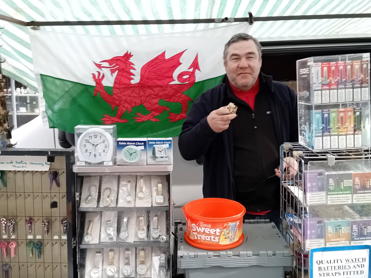 fcc_markets's tweet photo. Dirwnod marchnad, Tower Gardens Holywell.
Market day, Tower Gardens Treffynnon.
Bara Brith unrhyw un?
Bara Brith anyone?
#randomactofwelshness
@fflintawrecsam @walesdotcom @TTD_NW @NWalesSocial https://t.co/EzzLNryvJh