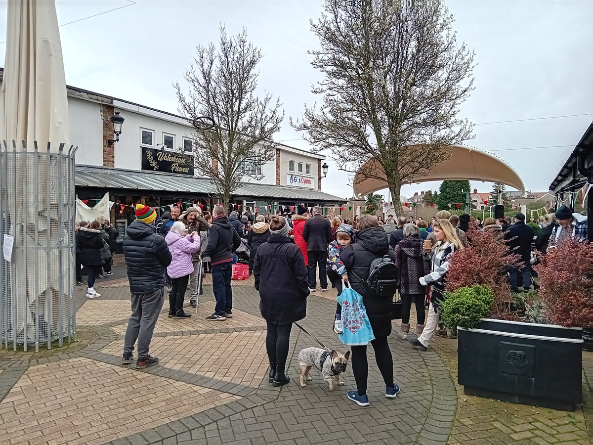 fcc_markets's tweet photo. Dirwnod marchnad, Tower Gardens Holywell.
Market day, Tower Gardens Treffynnon.
Bara Brith unrhyw un?
Bara Brith anyone?
#randomactofwelshness
@fflintawrecsam @walesdotcom @TTD_NW @NWalesSocial https://t.co/EzzLNryvJh