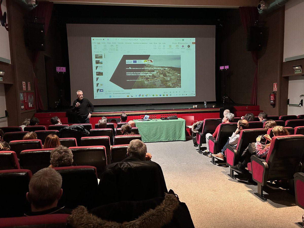 Catalunya_AD's tweet photo. 🏔️ El Pirineu és un territori ple de reptes i d’oportunitats que Catalunya i Andorra compartim. Avui debatem a Vielha l’estratègia que cal seguir els pròxims anys a l’Àrea Funcional que ens agrupa, en el marc del projecte europeu POCTEFA.
📌 Més info: https://t.co/1Y7i6FwUyC https://t.co/bZS93LdHOi