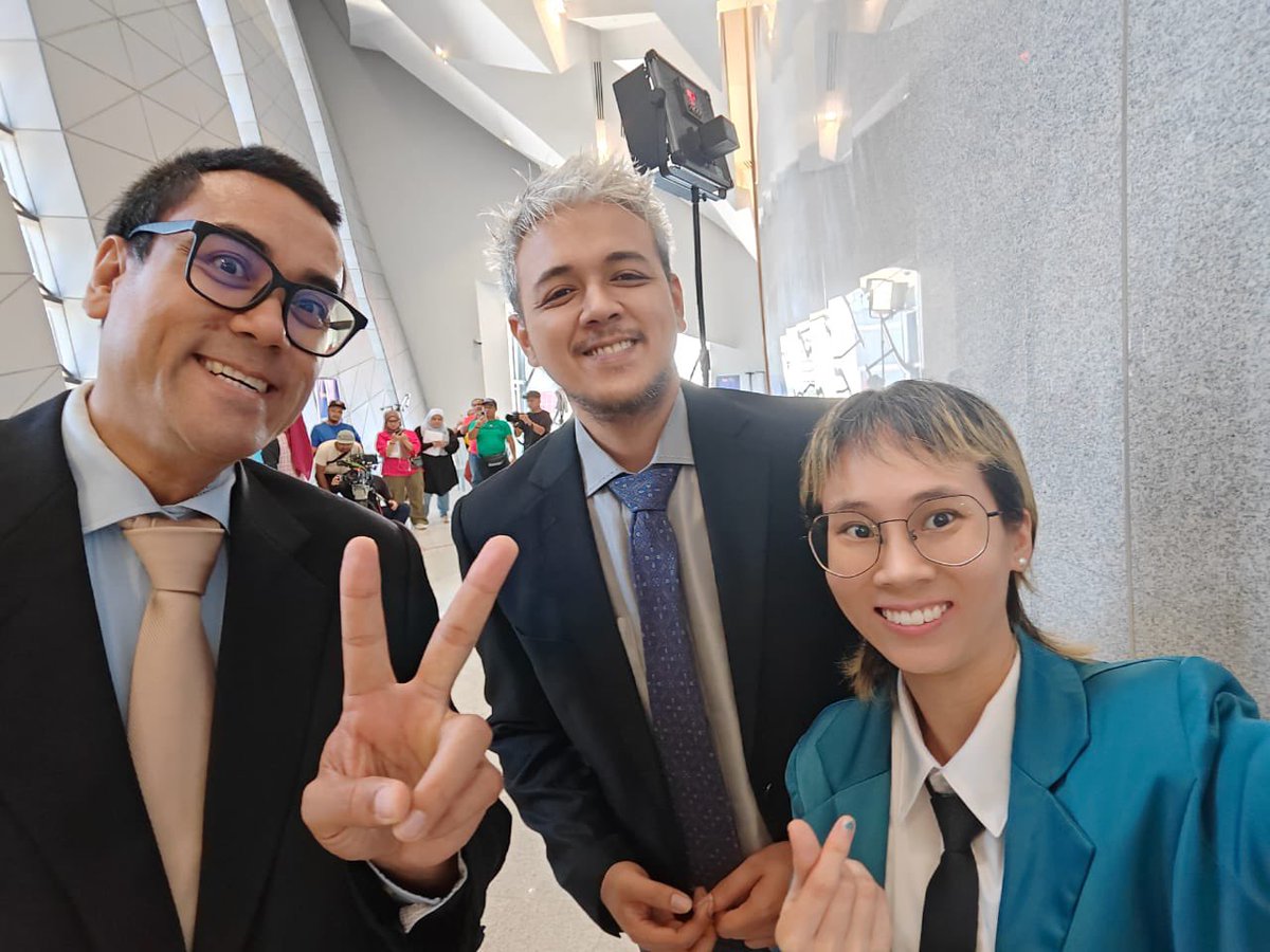 mxjulianaheng's tweet image. Background Acting Gig with Saiful &amp;amp; Ranggah 🎬

It’s fun learning how much detail is put to make a scene realistic &amp;amp; catching up with my friends 🤓

Visiting RTM’s new building is the cherry at the top 🍒 

#backgroundactor #backgroundacting #acting #rtmmalaysia #mxjulianaheng