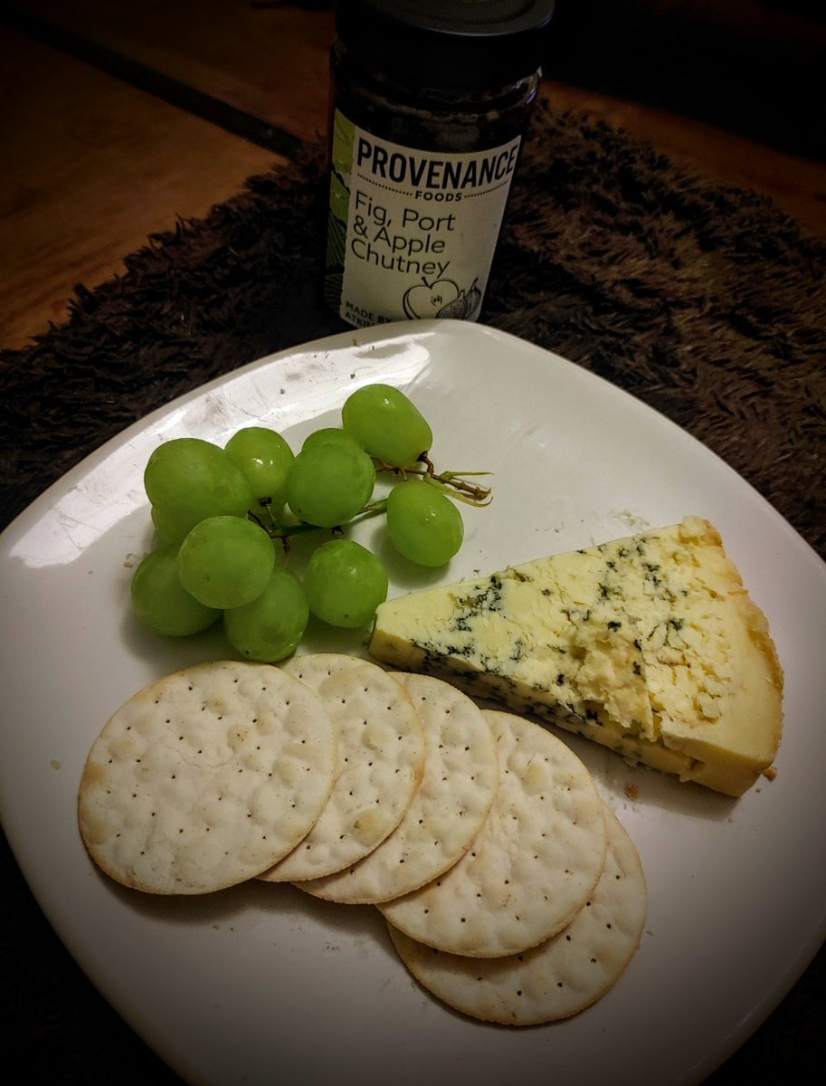 FoodLovesLondon's tweet photo. Yum, yum, using up the last of the Christmas chutney that was found at the back of the cupboard!

#chutney #figandapplechutney #stilton #waterbiscuit #foodloverslondon72 #Londonfoodie #midnightfeast #grapes https://t.co/I9TCCUyPtd