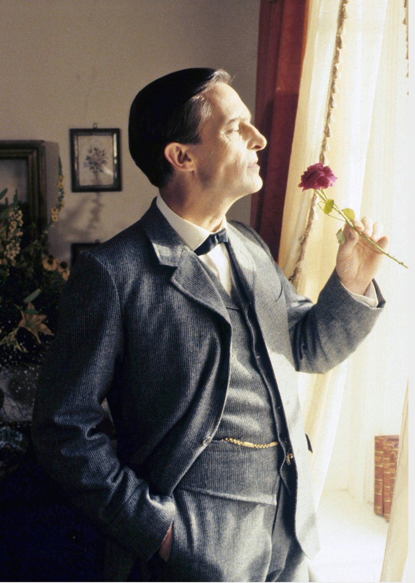 Millardy73's tweet image. Just wanna say a mahoosive thank you to #ITV4 for re-running ALL 41 episodes of #JeremyBrett&apos;s #Sherlock over the last few months. It&apos;s a special 40th anniversary year, for Granada&apos;s Holmes, and, once again, it&apos;s reignited my love for this beautiful man!  ♥️🥰🎩🔎 #myHolmes @ITV