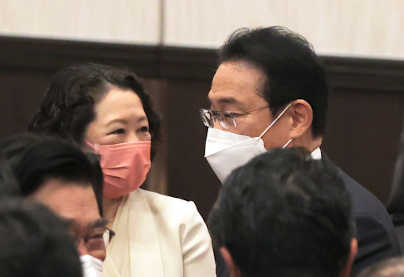 結党当初は立憲民主党支持者だったけど今は違うという人の多くが気付いている通り、連合の本心は「大企業を優遇してくれる自民党政権の永続化」であり、立憲民主党に共産党と共闘させないのは、自民党にとって大きな脅威になるから。
つまり茶番です。政権交代を邪魔する足枷。x.com/ashitawawatash…