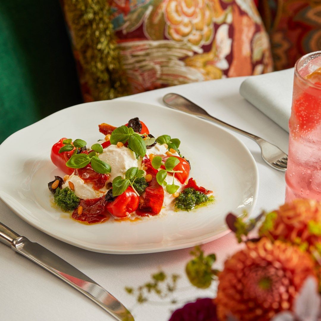 Situated amongst the city’s most famous landmarks, The Ivy Cambridge Brasserie offers modern British cuisine café-style classics and fantastic vegan and vegetarian dishes.

Click here: bit.ly/3IRMUAt

#ivy #cambdridge #brasserie #booknbook