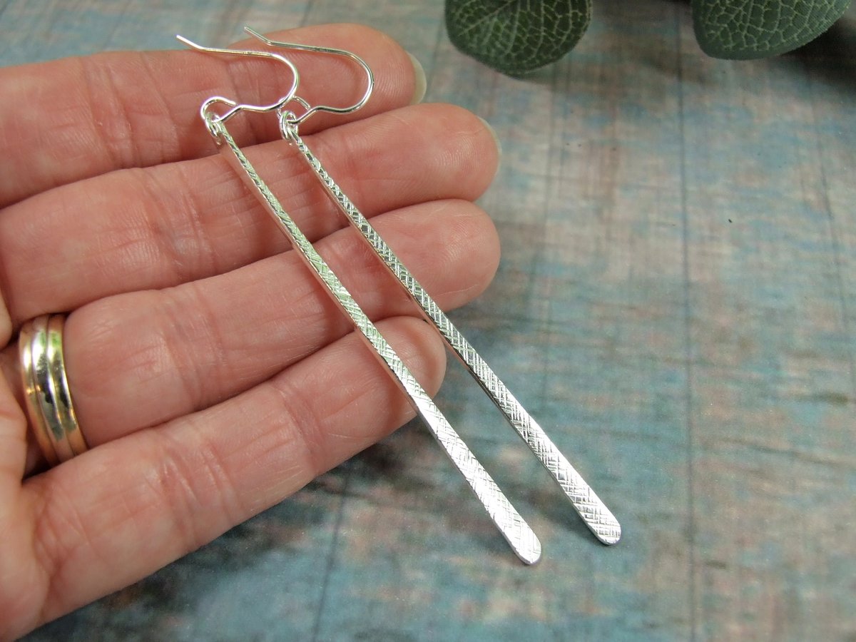 MaxinePring's tweet image. Sterling Silver Long Dropper Earrings, .925 Recycled Sterling Silver, Hand Forged Earrings, Solid Silver Elegant Extra Long Dangle Earrings etsy.me/49v7d2x via @Etsy #extralong #earrings #handmade