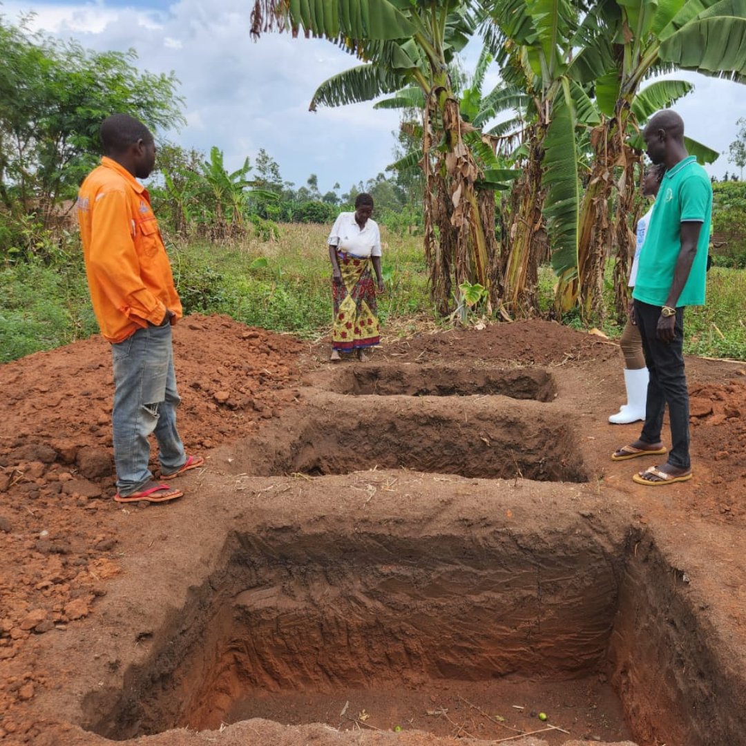 COMPOST MANURE MAKING: Gather organic materials like kitchen scraps & yard waste into the 1st pit. Turn them into the 2nd pit after 4 weeks and then to the 3rd pit after 3 weeks. #NOTE: Manure is ready for use after 3 weeks in 3rd pit. 📸 @RTVorg Like & Repost. #LetsFarmTogether