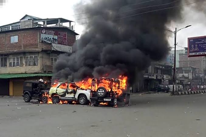 DrLamtinthangHk's tweet photo. As the Parliamentary Election comes closer, the situation of the strife torn #Manipur becomes more mystifying. The common people are at the receiving end of this modus-operandi of @BJP4India.

@rashtrapatibhvn @AnusuiyaUikey @INCIndia @IndiaTodayNE @adgpi @thewire_in @PTI_News https://t.co/gu9X6tzbfl