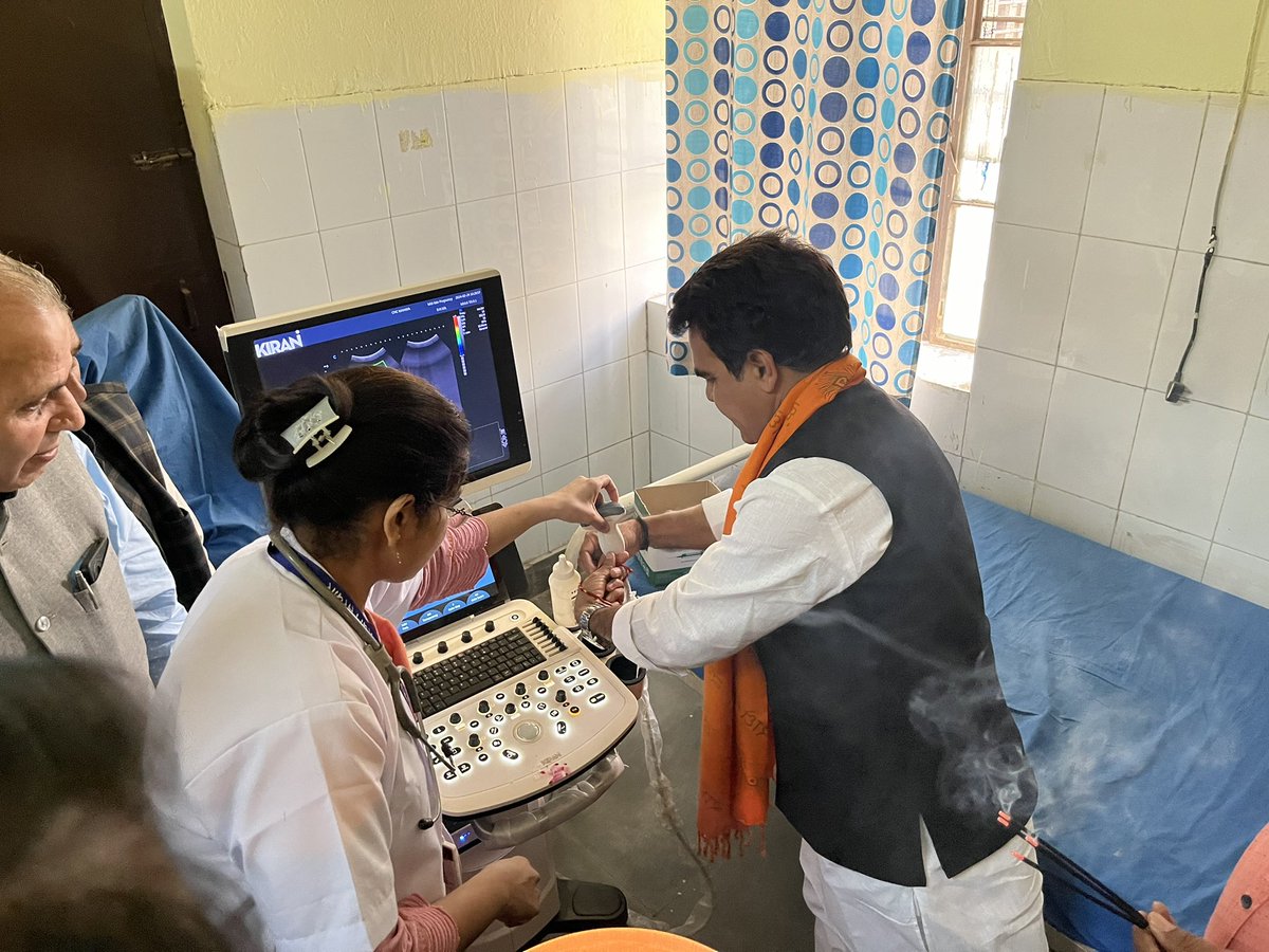 महवा की जनता को समर्पित…..
आज ज़िला अस्पताल महवा में भाजपा कार्यकर्ताओं के साथ सोनोग्राफ़ी मशीन का विधिवत पूजा अर्चना फ़ीता काटकर शुभारंभ किया! इस शुभअवसर पीएमओ, ब्लॉक सीएमएचओ और भाजपा के जन प्रतिनिधिगण मौजूद थे!
#MLA #mahwa #RajendraMeena