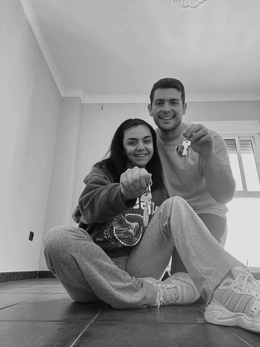 desiperezzz's tweet photo. Los sueños se cumplen!!!🥹🥹🥹

Comparte tu camino con quien te lo haga más bonito✨🏠🔨🚪🔑💛 https://t.co/XgaKhcAtfk