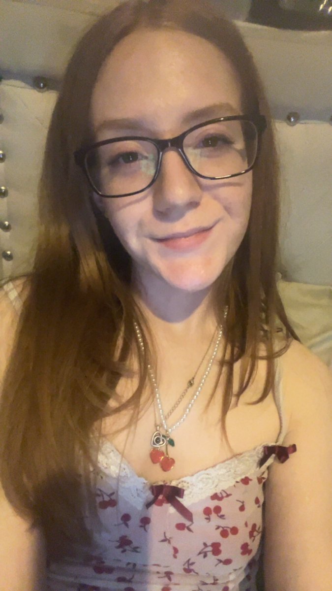 clothespin__'s tweet photo. I love when a mf calls me ugly… cus baby what??? clean yo lenses please, i am beautiful <3 https://t.co/hSZGiXQBrU