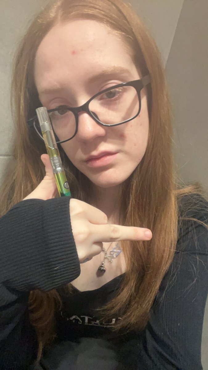 clothespin__'s tweet photo. I love when a mf calls me ugly… cus baby what??? clean yo lenses please, i am beautiful <3 https://t.co/hSZGiXQBrU