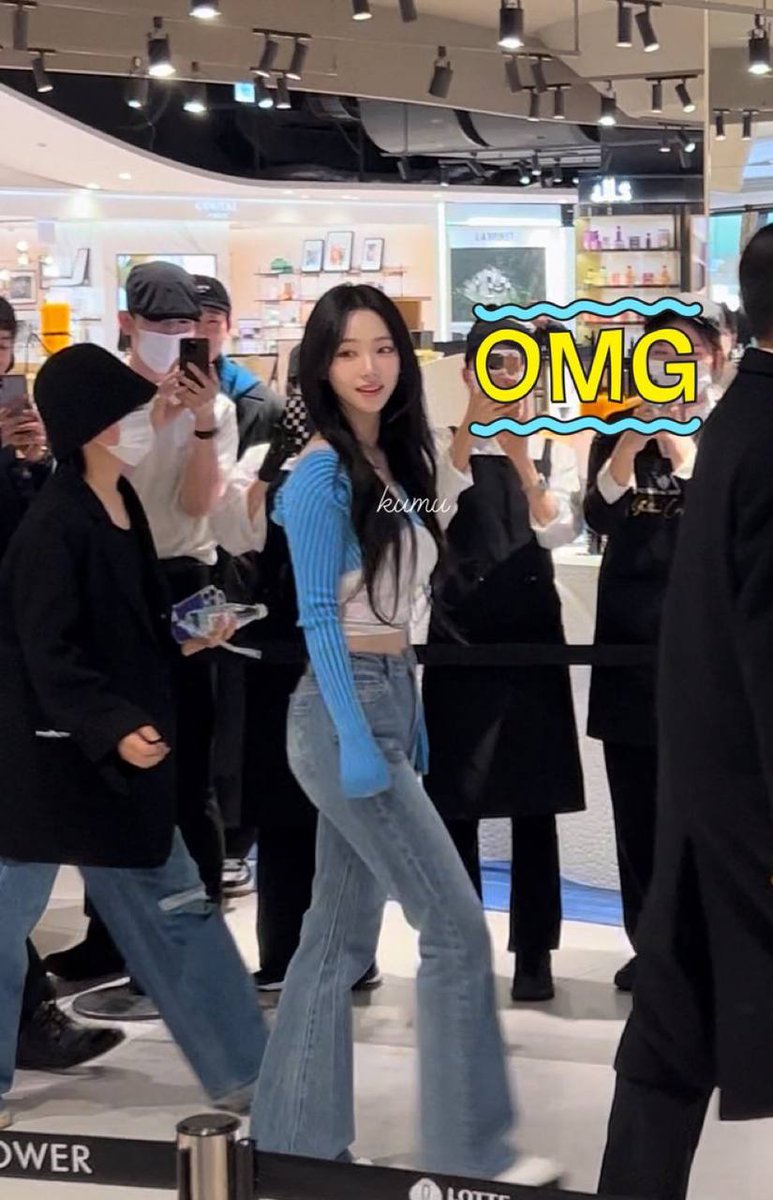 starfess's tweet photo. KARINA HARI INI DI POP UP STORE 😭😭😭😭 BODYNYA GILEEE YA MANA BENING BGT LAGI YAALLAH star https://t.co/Q97JOCHWip
