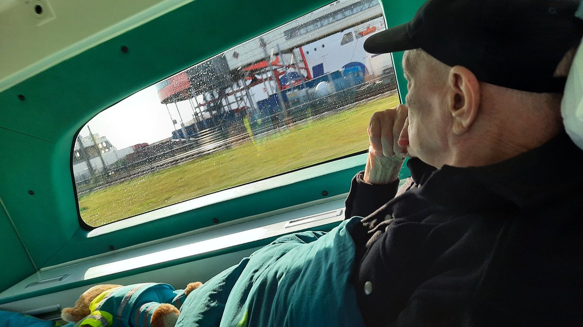 Shir27768's tweet photo. @StAmbulancewens Papa... https://t.co/oeSIsmkukT
