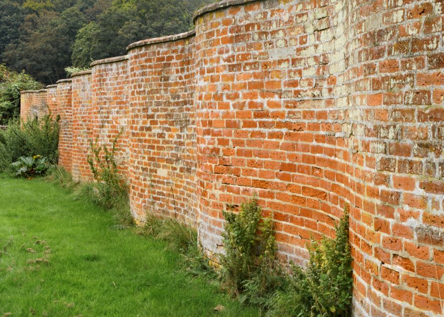 <a href="/thegardenstrust/">The Gardens Trust</a> <a href="/FoodMuseumUK/">Food Museum</a> And finally, The Walled Garden at the Royal Hospital School in Holbrook, Suffolk is now Grade II listed. 🧱

The country estate walled garden has a distinctive curving ‘crinkle-crankle’ wall which used few bricks in response to the Brick Tax (in place from 1784 to 1850).