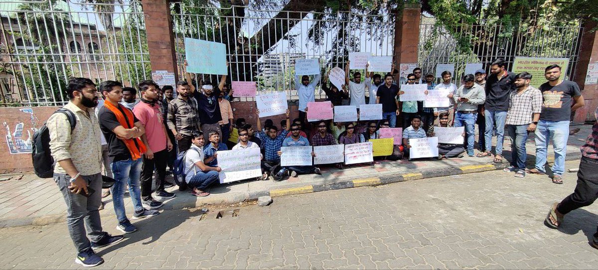 #WCD_Reexam
फक्त एकाच सेंटर वर पुरावे सापडले याचा अर्थ असं होतं नाही की बाकीच्या सेंटर वर परीक्षा सुरळीत झाल्या.
खरंतर असं म्हणाले पाहिजे की जर एका ठिकाणी हा गोंधळ झाला तर बाकीच्या सेंटर वर पण गोंधळ झाला असेल. त्यामुळे परीक्षा तर कॅन्सल झालीच पाहिजे
<a href="/CMOMaharashtra/">CMO Maharashtra</a>
<a href="/Dev_Fadnavis/">Devendra Fadnavis</a>