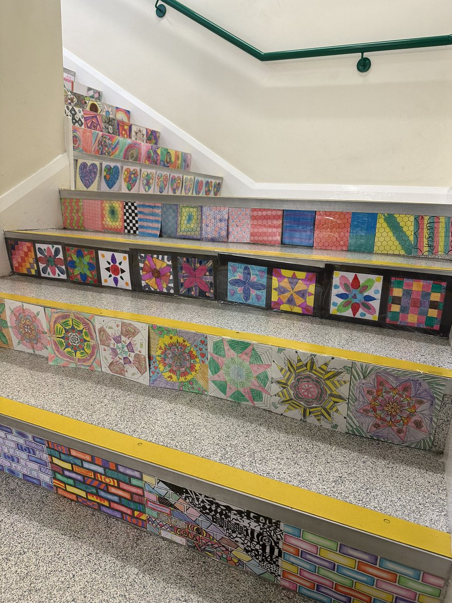 The children at Holland Moor have added a bit of colour by creating beautiful step art! 🖌️🎨