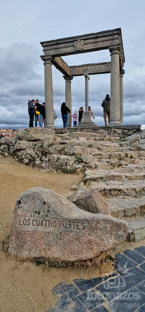 Jexweber's tweet photo. Descubre la magia de Ávila desde el mirador de Los Cuatro Postes 🏰 Disfruta de vistas espectaculares y sumérgete en la rica historia de esta ciudad medieval. #Ávila #Turismo #Historia https://t.co/sYZddhlVG7 https://t.co/KqrxFi7AKc
