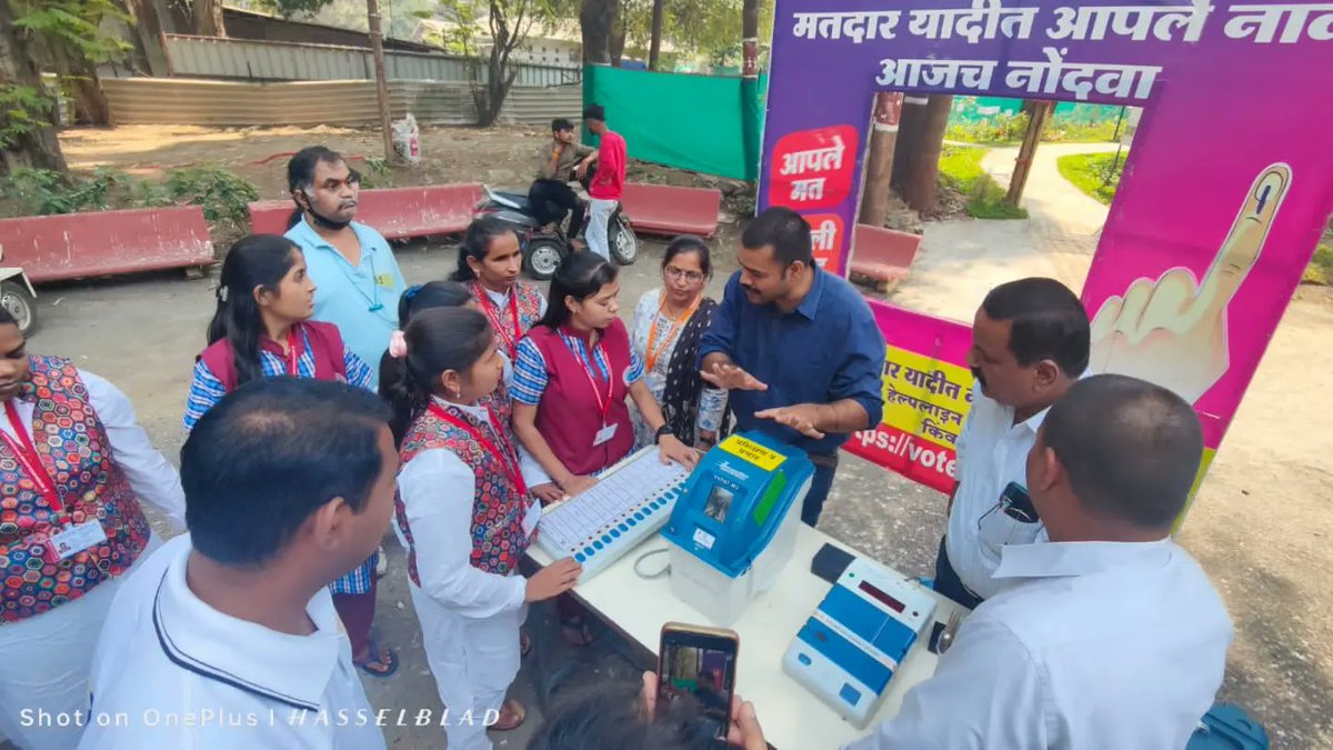 CEO_Maharashtra's tweet photo. मा. भारत निवडणूक आयोग यांच्या आदेशान्वये दि. १० डिसेंबर, २०२३ ते दि. २९ फेब्रुवारी, २०२४ या कालावधीत राज्यभर सर्व मतदारसंघांमध्ये #EVM Van द्वारे #EVM_VVPAT संबंधी माहिती आणि प्रात्यक्षिकांमार्फत जनजागृती.
#evm #ballotunit #bulletproof #shield #controlunit #vvpat https://t.co/lAw15WtxVg