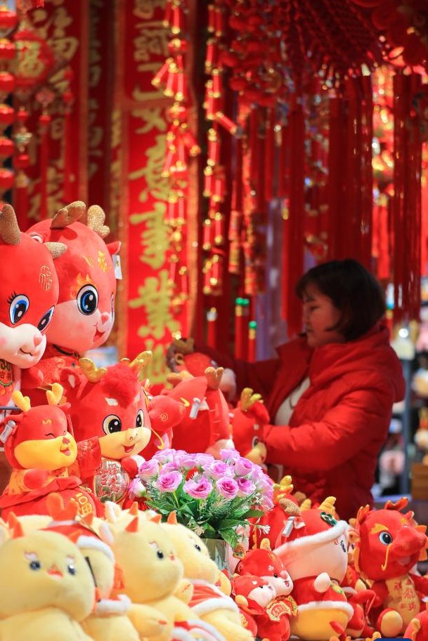 TomBlade7's tweet photo. A customer buys dolls related to Chinese Lunar New Year in Congjiang County, southwest China's Guizhou Province, Jan. 29, 2024. The Chinese Lunar New Year, or Spring Festival, falls on Feb. 10 this year. https://t.co/ofAN1MpmZ2