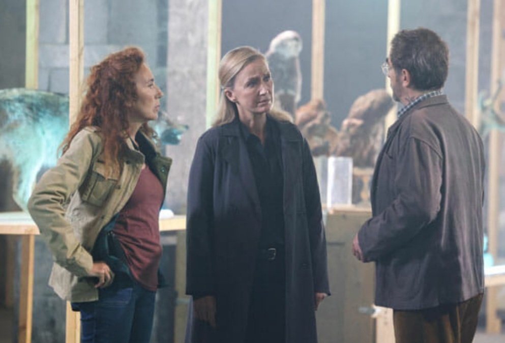 Sandrine2214's tweet photo. Des rediffusions qu'on adore ❤️
L'excellent téléfilm "MEURTRES EN BÉARN" c'est ce vendredi 1er mars à 14h05 sur la chaîne @TV5MONDE 🤩
Un vrai bonheur de revoir @cathmarchal_off et #IsabelOtero dans un magnifique duo d'enquêtrices 💜 https://t.co/UN3wYcPJE2