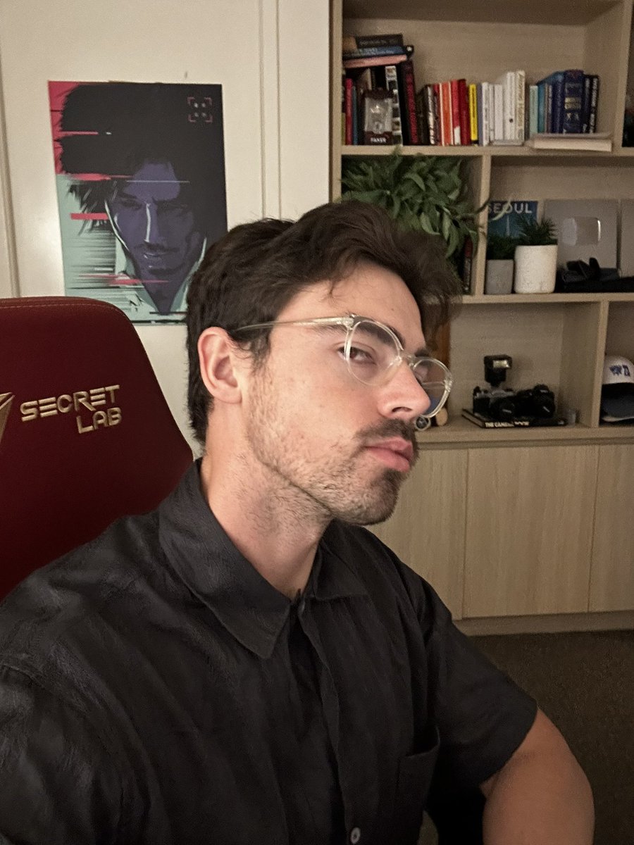 STOP PLAYING LEAGUE FOR FREE EARN REAL MONEY BY PLAYING LEAGUE OF LEGENDS!! FREE TO ENTER TOURNAMENTS HERE rpt.gg/midbeasttw #sponsored @Repeatgg @DigitalCashbyNS Jawline unrelated but looking good