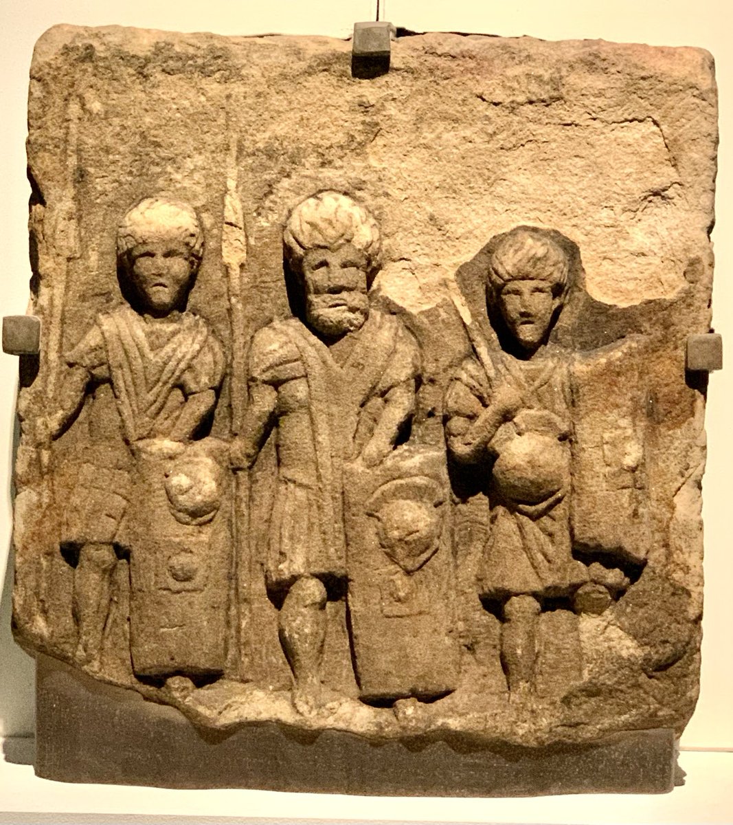 The Night’s Watch.
Three legionaries on a relief from Croy Hill fort on the Antonine Wall in Scotland, mid 2nd century AD.
Currently in the Legion exhibition ⁦@britishmuseum⁩
#RomanFortThursday