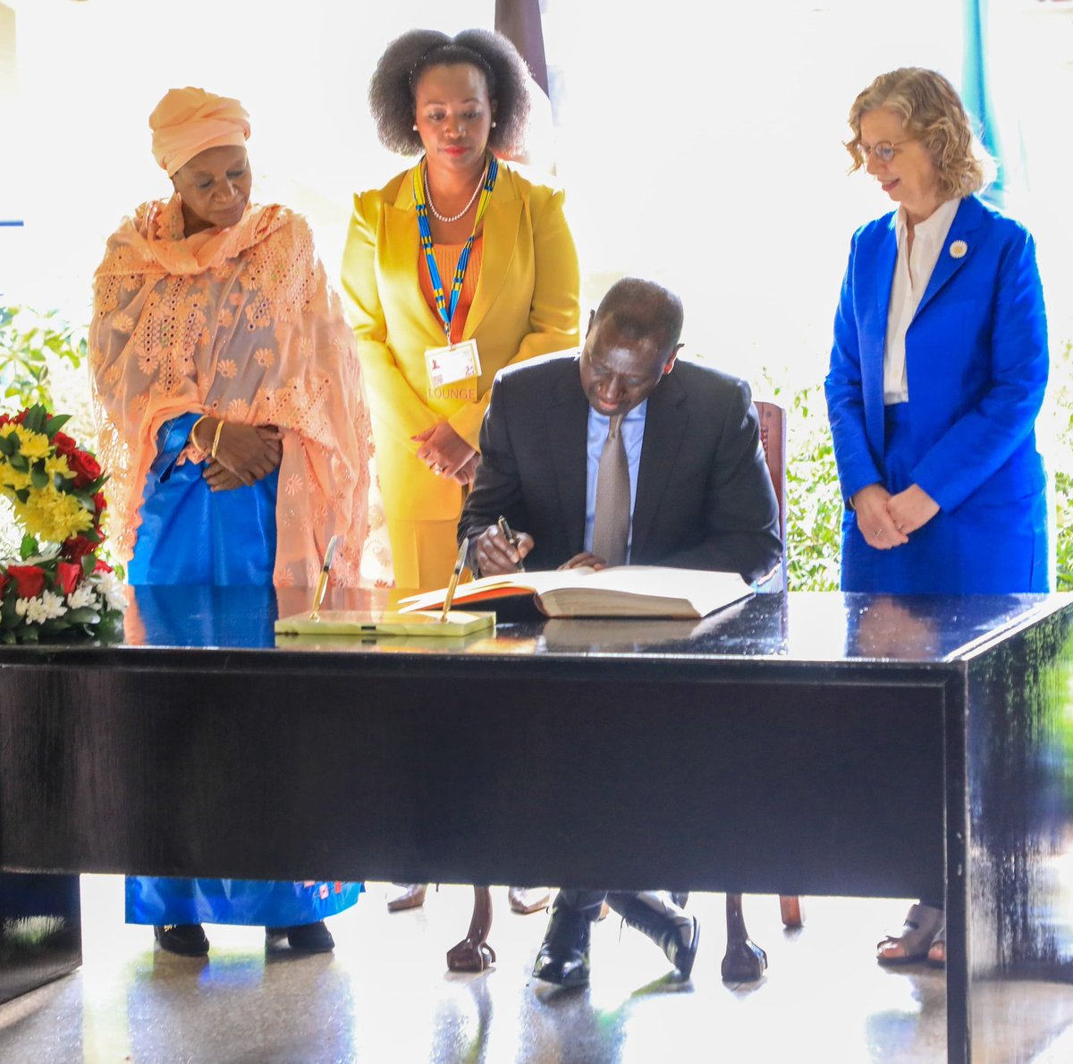 EnviClimateC_Ke's tweet photo. Environment and Climate Change Principal Secretary Eng Festus K Ng'eno today joined dignitaries receiving H.E President Dr. William Ruto at the UN Complex in Gigiri, Nairobi ahead of the High Level Segment of Heads of State and Government of the ongoing #UNEA6 #HighLevelSegment https://t.co/u7YX9WW9B7