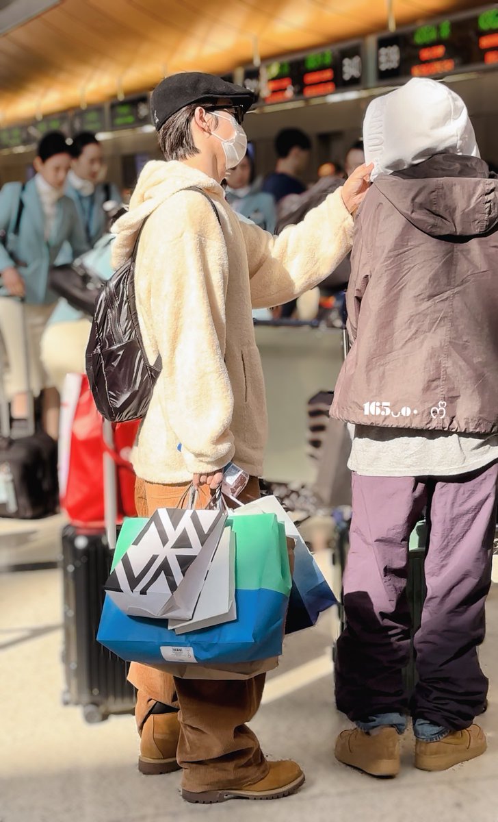 📍LAX

#SUPERJUNIOR 
#SUPERJUNIOR_DnE 
#EUNHYUK 
#leehyukjae
#李赫宰 #银赫 
#이혁재 #은혁
#leedonghae
#李东海 #이동해
#LosAngeles
#LA #LAX
#California