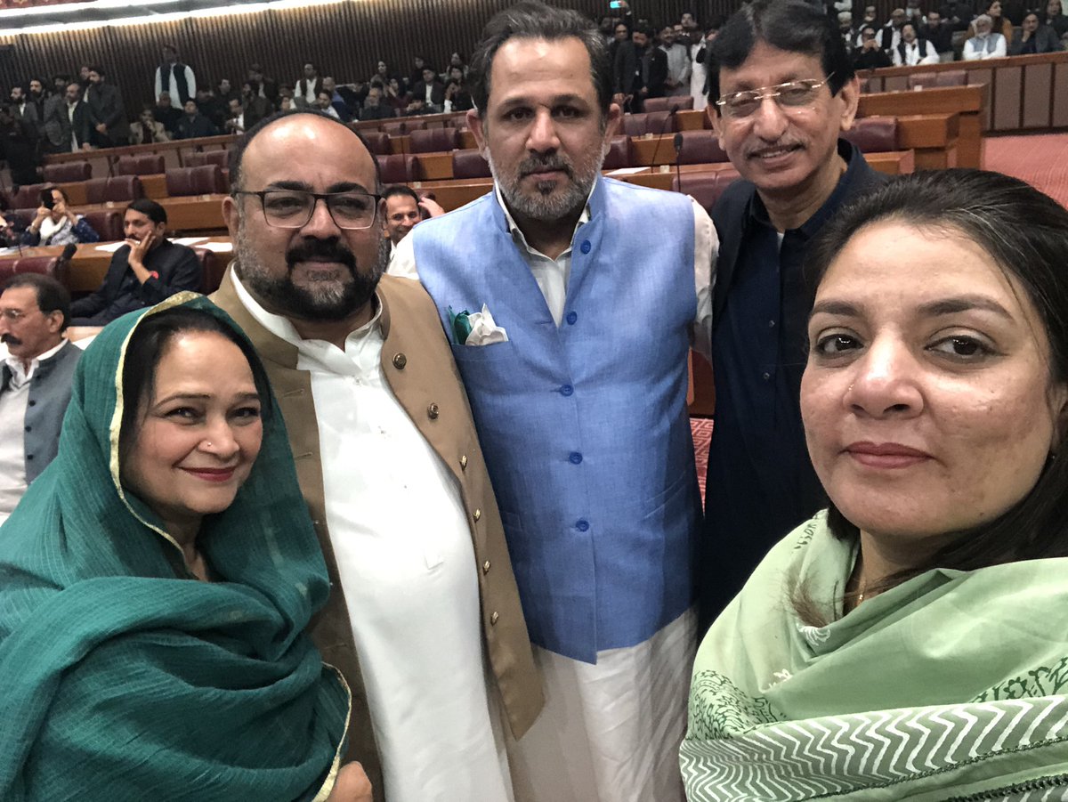 sabheenghoury's tweet photo. MQM Pakistan's Parlimantarians at Oath taking ceremony of National Assembly #MQMPakistan https://t.co/kasrG4OyKh
