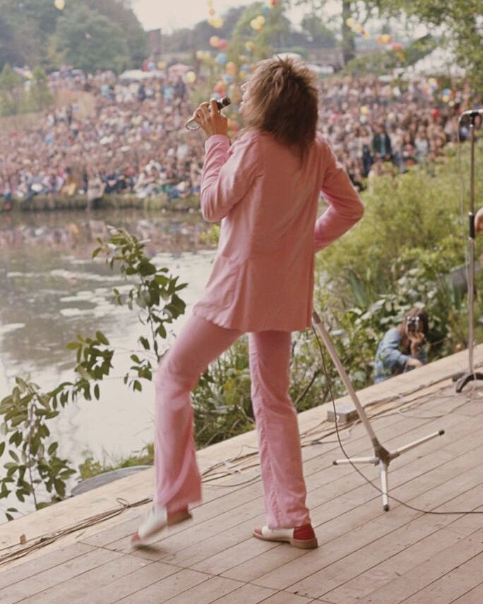 #TBT🦩Pretty in pink: Rod Stewart and the Faces strut their stuff at the 1971 Crystal Palace Garden Party - the first ever rock and pop concert at the Bowl, and pioneer of the one day festival. 📷 Michael Putland