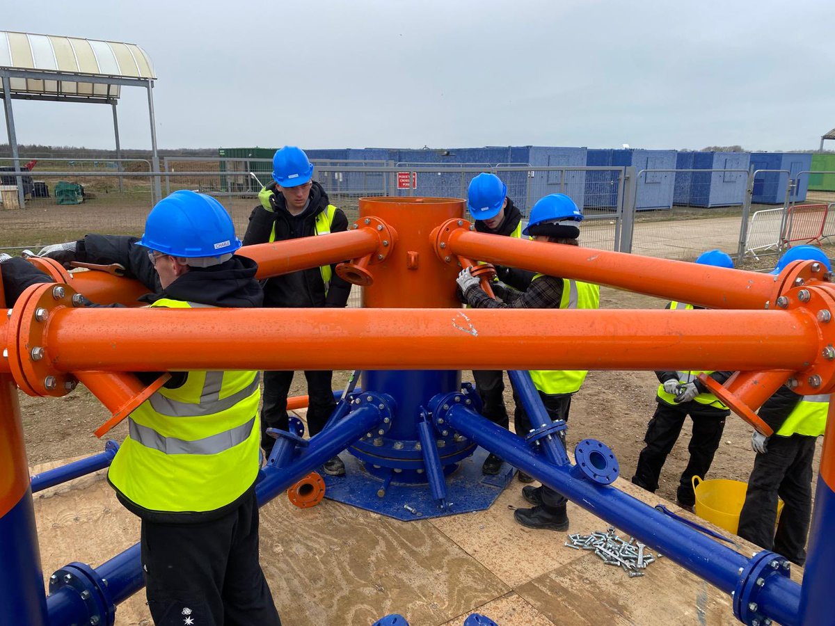 Construct_arium's tweet photo. @ORECatapult @innovateuk @IUK_Connect @Catapult_UK @HVM_Catapult @RenewableUK Here’s an early peak at #students #learning how to build an #offshore floating wind turbine @ #Constructionarium in 5 days. It gets floated & connected to the house they also built tomorrow. It’ll power a domestic appliance
Welcome to visit
#AngliaZero - 7.7m tall, 4tn
#Skills https://t.co/0uEIhky4lQ
