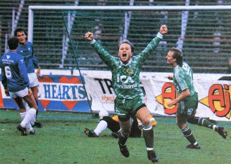 Kanalplan 1915 (@kanalplan1915) on Twitter photo Bra surr med hjälten från “Undret i Karlstad” Nicklas Jönsson i senaste avsnittet av <a href="/skillspodden/">Skillspodden</a> om karriären i Hammarby, ungdomsfotboll i 🇸🇪, sonen Neos resa mot eliten & om Sveriges mest framgångsrika “pop up klubb” Maj FC.
Rekommenderad lyssning 👍 #Bajen Bra surr med hjälten från “Undret i Karlstad” Nicklas Jönsson i senaste avsnittet av <a href="/skillspodden/">Skillspodden</a> om karriären i Hammarby, ungdomsfotboll i 🇸🇪, sonen Neos resa mot eliten & om Sveriges mest framgångsrika “pop up klubb” Maj FC.
Rekommenderad lyssning 👍 #Bajen