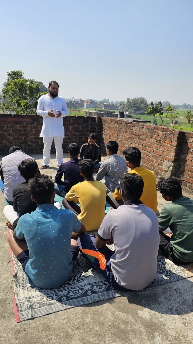 MALLPRATAP's tweet photo. #UP_Yuva_Chaupal के निमित्त आज गृह जनपद देवरिया के भाटपार रानी मंडल मे युवाओं को साथ अपने मोदी सरकार की युवाहित के कार्यों व आगामी योजनाओं से अवगत कराया।
@Bhupendraupbjp @idharampalsingh @PranshuDutt @sunilbansalbjp @sahjanandraibjp @gnshuklabjp https://t.co/VczGsBjuMF
