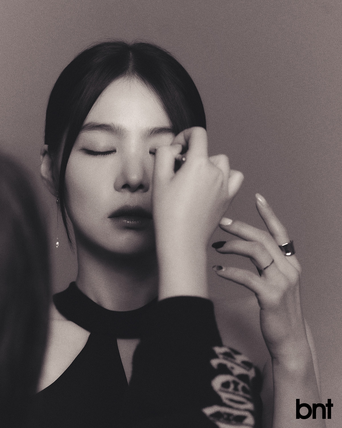 GHfR_uLbwAAxzV0?format=jpg&name=large