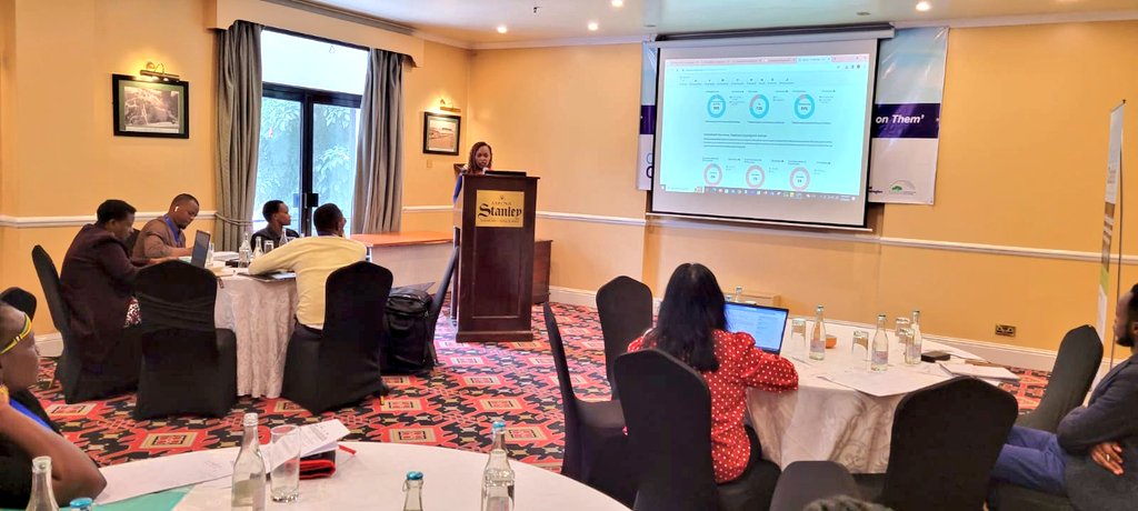 Judy Mutheu training #journalists on how to report air pollution using #data. #CACAirPollution #EJNat20 @mbelliott33