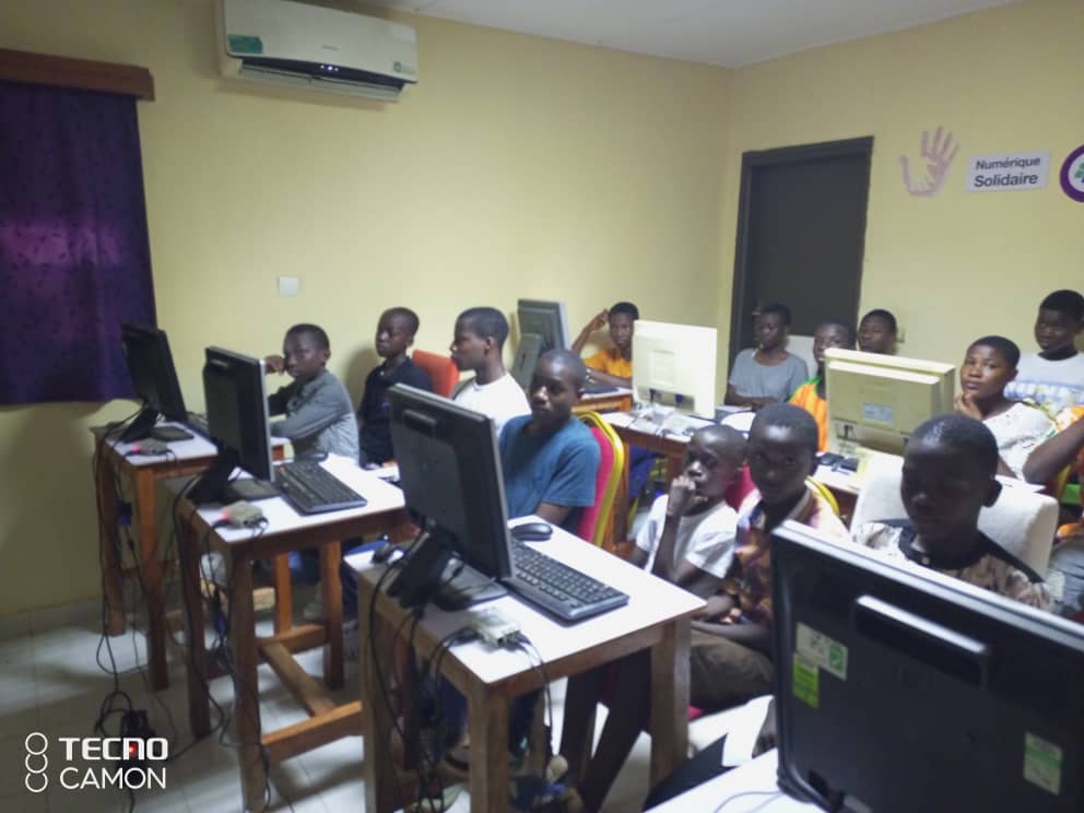 Tic4Ed's tweet photo. Les élèves du club informatique du Lycée Lucien Yebarth présents dans nos locaux dans le cadre des préparatifs du #BootDay2024. Nos remerciements à M Gohoua, professeur de physique-chimie, encadreur du club informatique
#TIC4Ed,#Apprendre,#Coder💻,#Créer,#Eduquer,#Partager https://t.co/VzI9Ar7ZN6