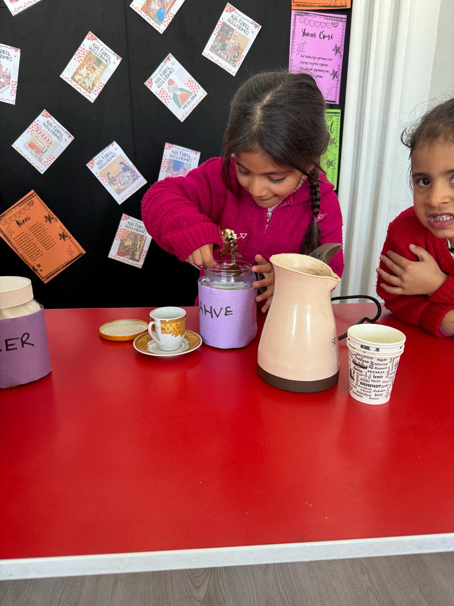 Okul öncesi öğretmenimiz ve öğrencilerinin Dilimizin Zenginlikleri kapsamındaki "Kültürel Öğelerimiz Etkinliği" 🙂
<a href="/tcmeb/">Millî Eğitim Bakanlığı</a>
<a href="/miakarali/">Mustafa Karali</a>
<a href="/agrimem/">AĞRI MEM</a>
<a href="/hasan_kokrek/">Hasan Kökrek</a> 
<a href="/Diyadin004/">DİYADİN KAYMAKAMLIĞI</a>
<a href="/remzi0479/">Remzi Işık</a>